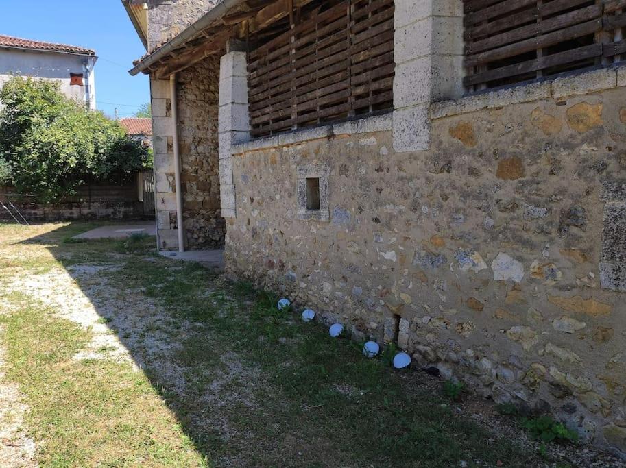 Maison De Campagne, Bulle De Verdure Montbron Екстер'єр фото