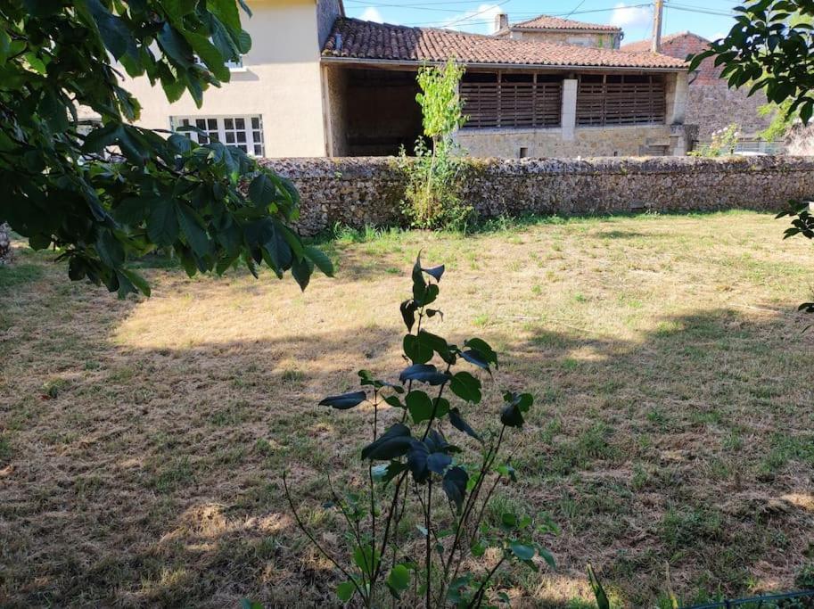 Maison De Campagne, Bulle De Verdure Montbron Екстер'єр фото