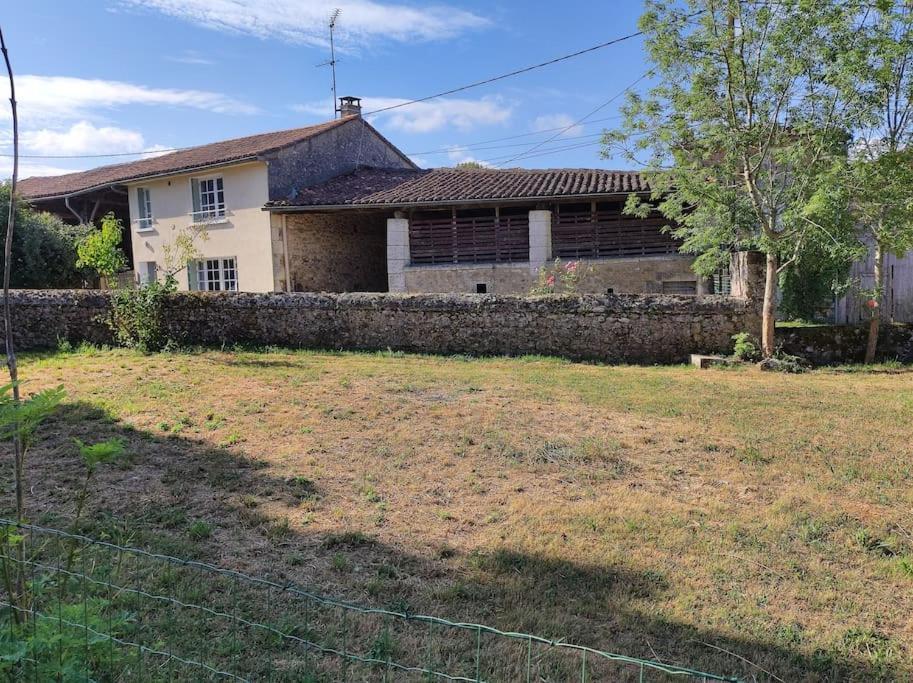 Maison De Campagne, Bulle De Verdure Montbron Екстер'єр фото